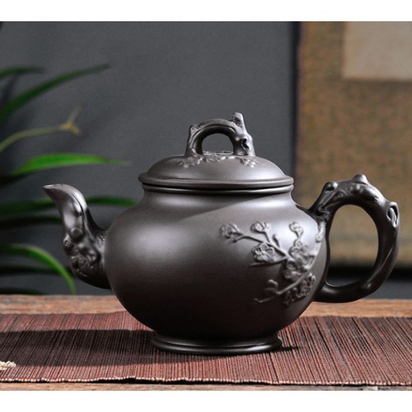 Чайник "Цветок сливы" чёрный глиняный 750 мл.