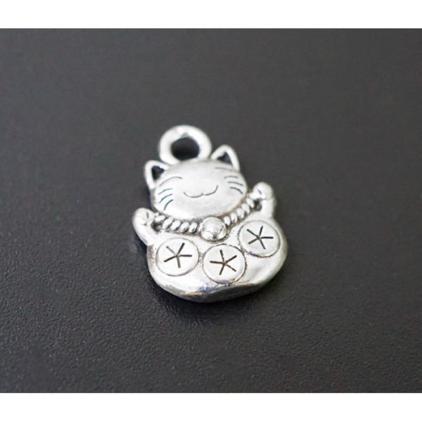 Амулет в кошелёк белый металл "Счастливый кот" 10 штук