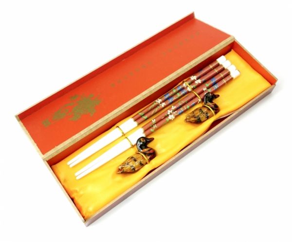 Палички для їжі 2 пари + 2 підставки в подарунковій коробці №2