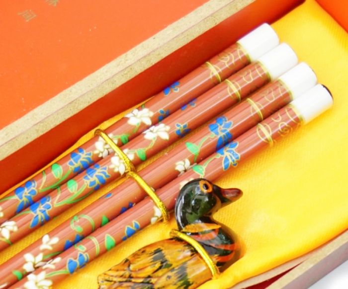 Палички для їжі 2 пари + 2 підставки в подарунковій коробці №2