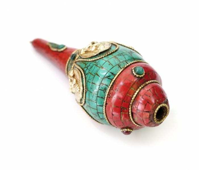 Шанкха раковина - горн інкрустована камінням