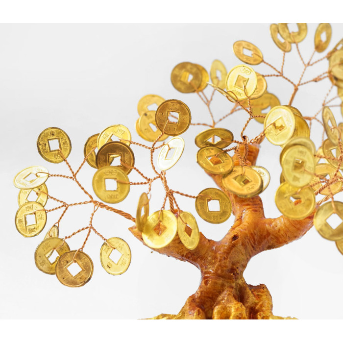 Дерево с золотыми монетами в мешке