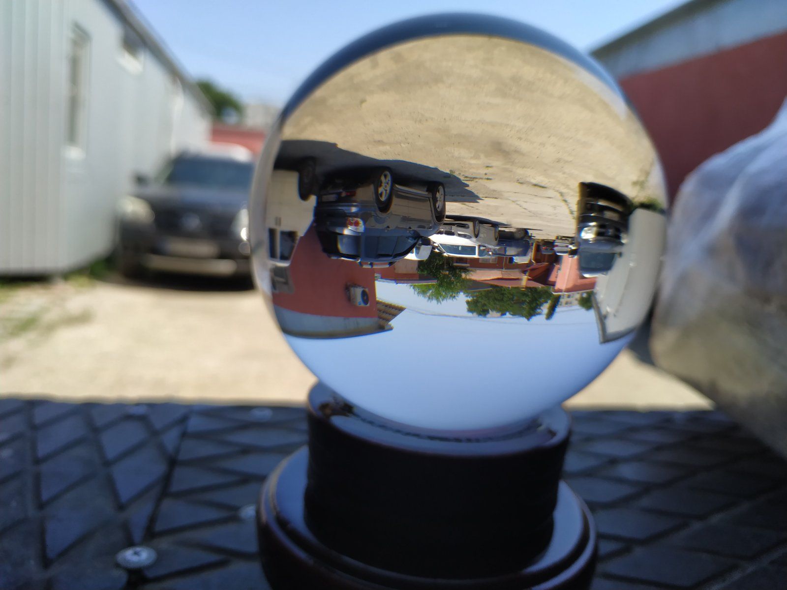 Куля скляна магічна на дерев'яній підставці d = 12 см